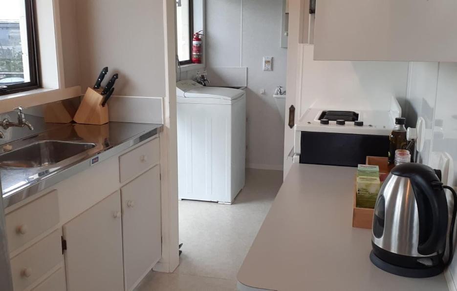 טאירואה Paku Peak Ocean View Apartment מראה חיצוני תמונה
